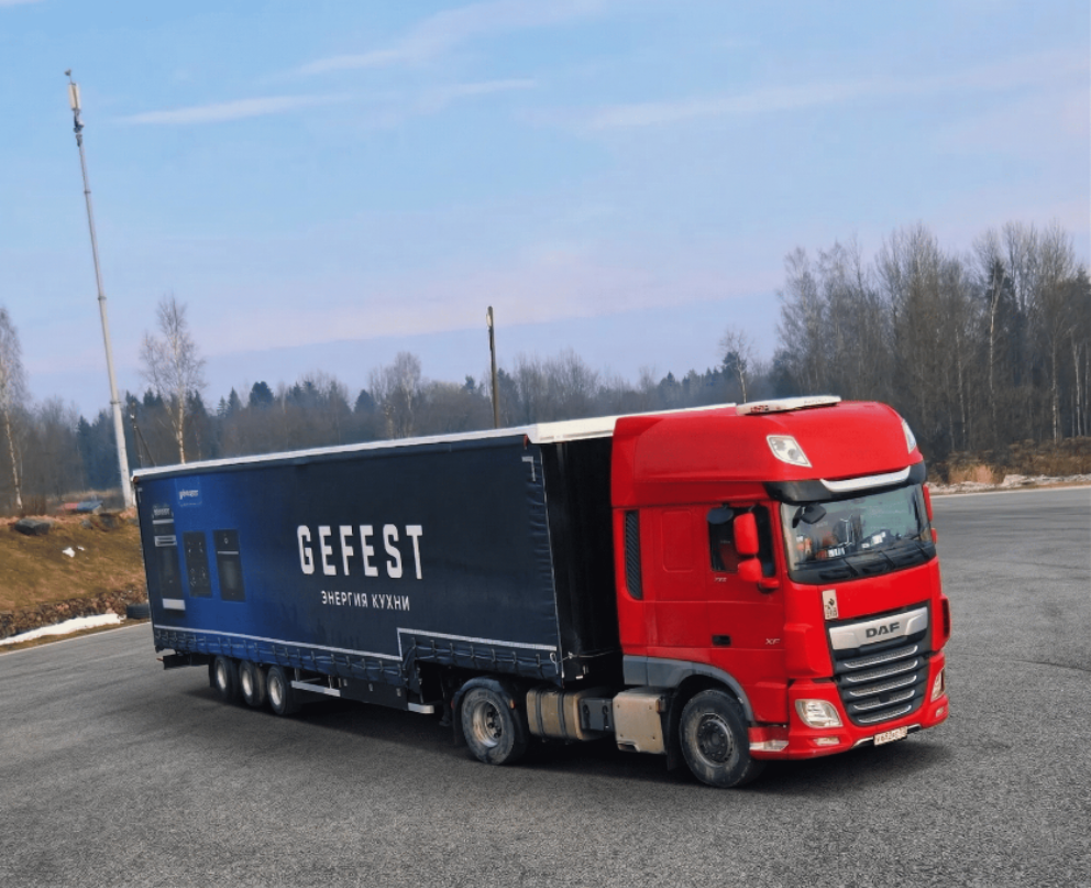 Поставка брендированного полуприцепа GUT TRAILER для компании GEFEST.