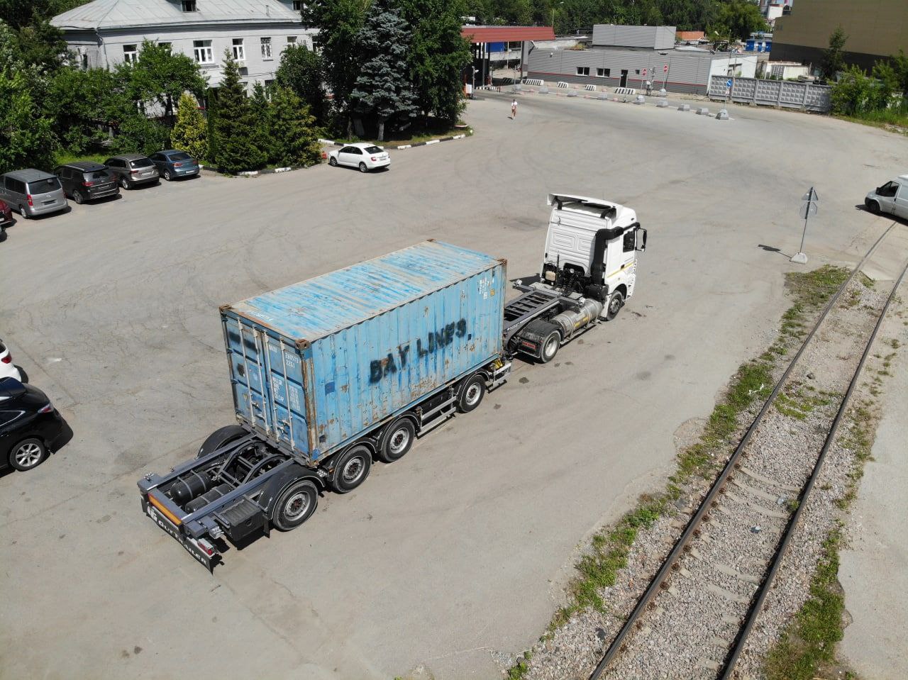 Первый контейнеровоз в России с системой сдвижения установленного контейнера