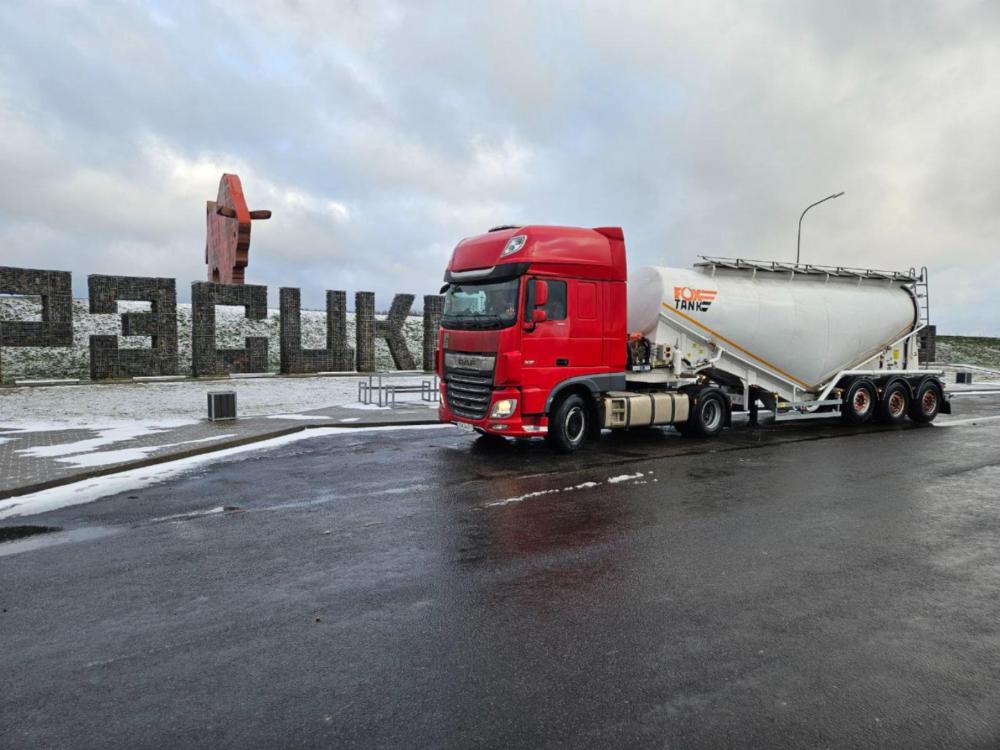 Поставки полуприцепов-цементовозов Foxtank