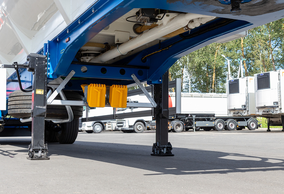 Кормовоз Berdex SVM с пневмовыгрузкой